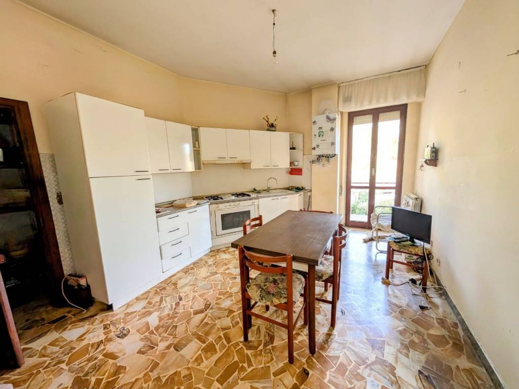 appartamento in vendita a Cairo Montenotte in zona Ferrania