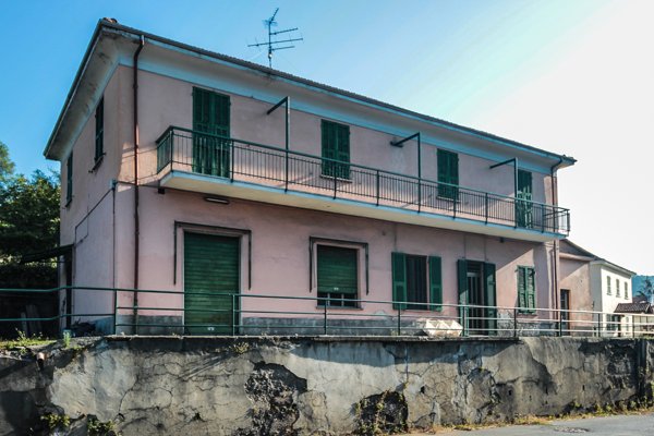 casa indipendente in vendita a Cairo Montenotte in zona Bragno