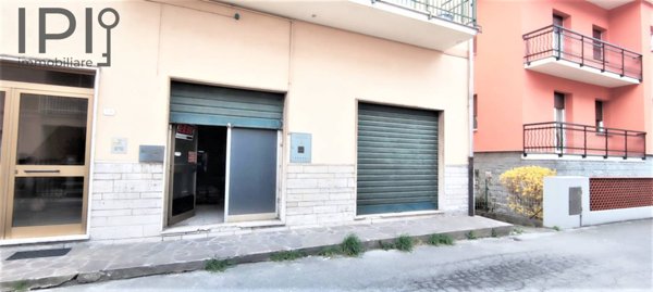 locale commerciale in vendita a Cairo Montenotte