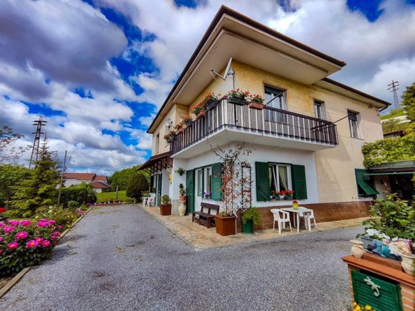 casa indipendente in vendita a Cairo Montenotte in zona Bragno
