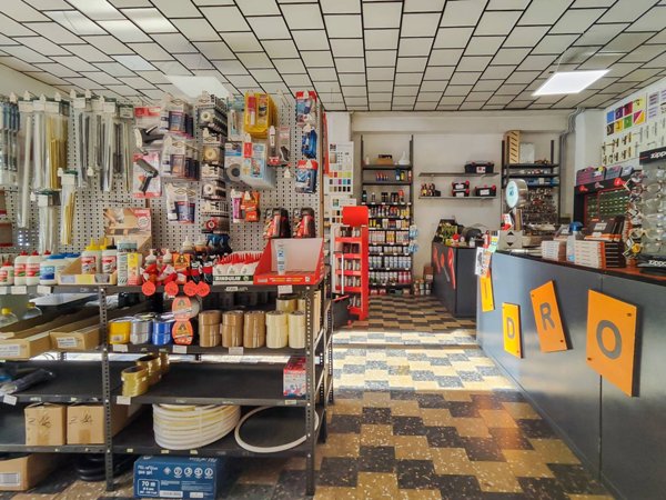 locale commerciale in vendita a Cairo Montenotte