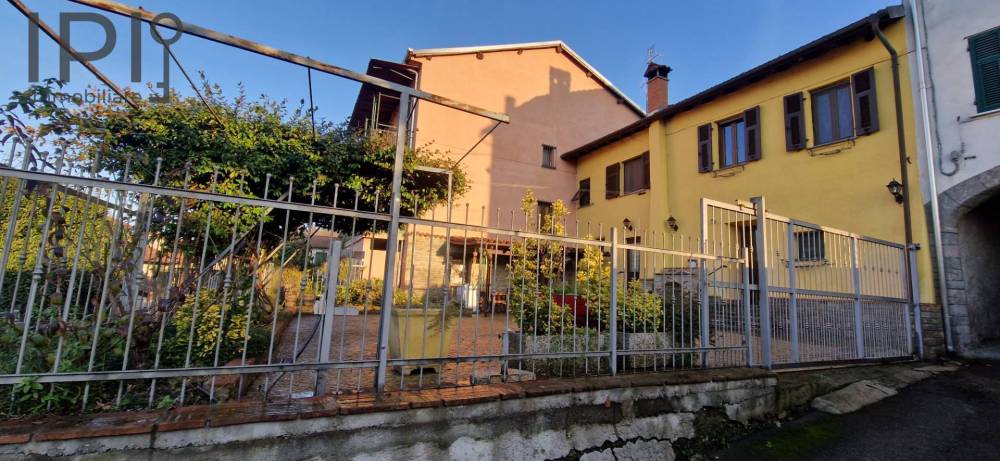 casa indipendente in vendita a Cairo Montenotte