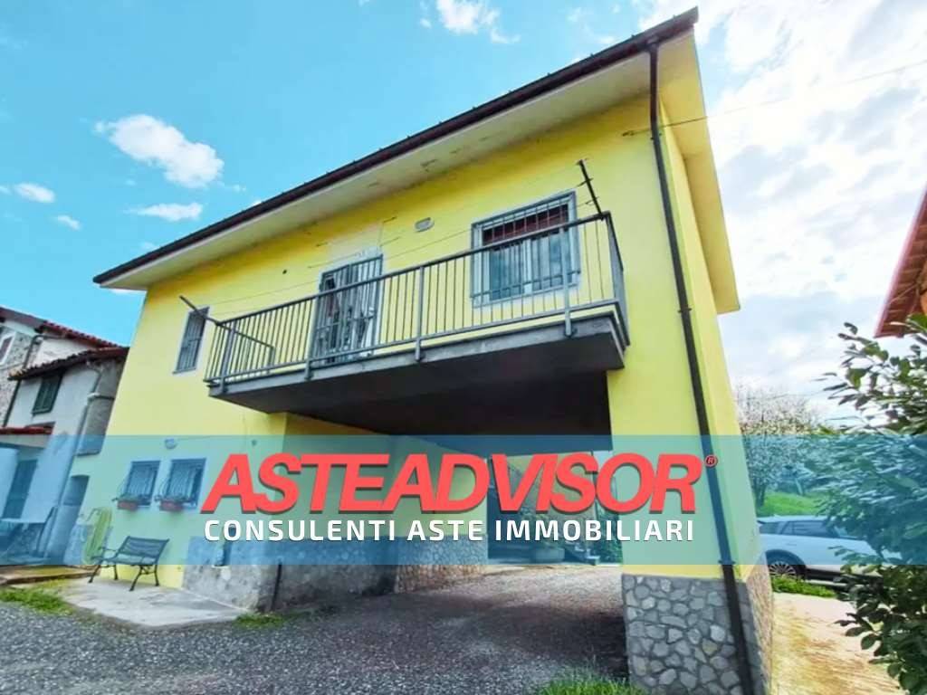 casa indipendente in vendita a Cairo Montenotte in zona Ville