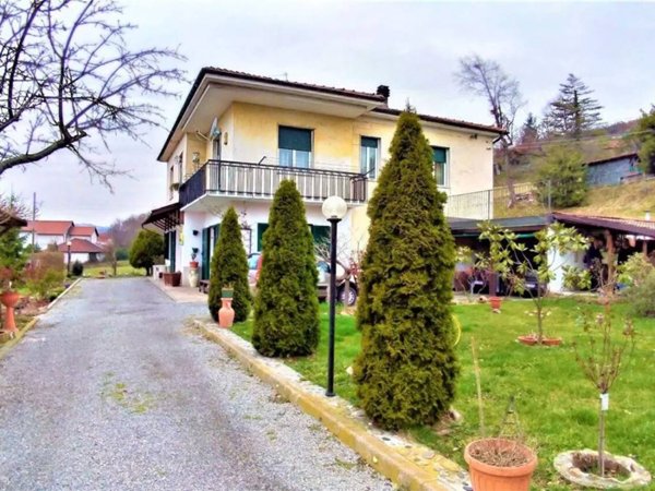 casa indipendente in vendita a Cairo Montenotte in zona Bragno
