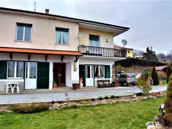 casa indipendente in vendita a Cairo Montenotte in zona Bragno