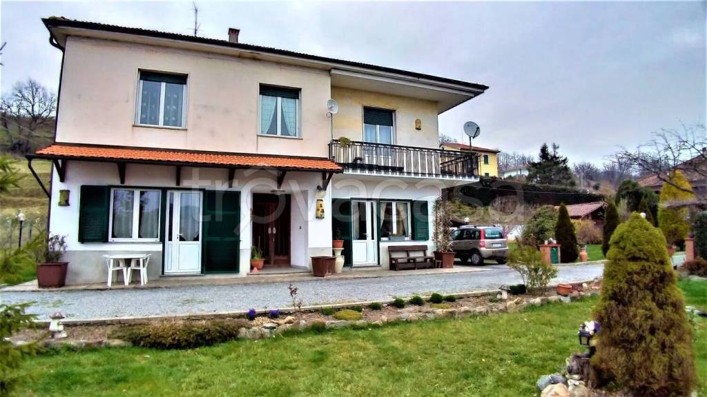 casa indipendente in vendita a Cairo Montenotte in zona Bragno