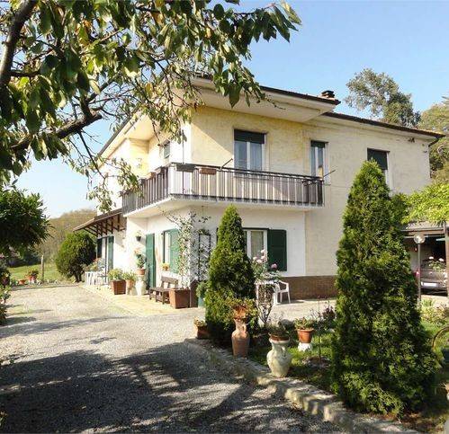 casa indipendente in vendita a Cairo Montenotte in zona Bragno