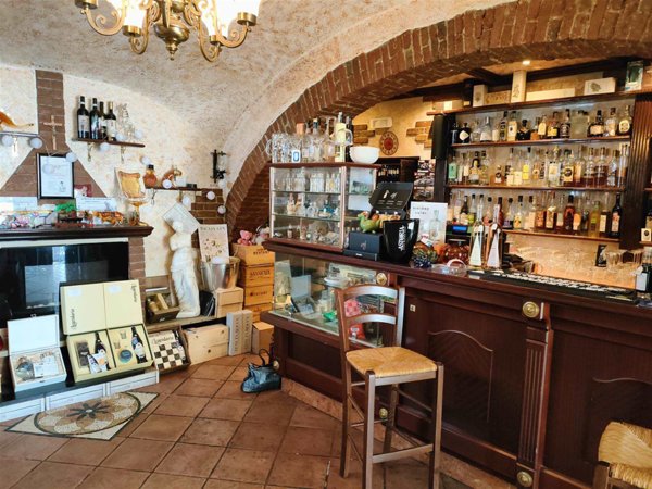 negozio in vendita a Cairo Montenotte