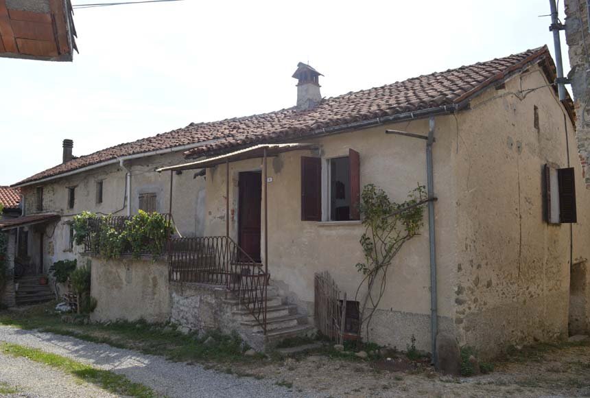 casa semindipendente in vendita a Cairo Montenotte in zona Chinelli