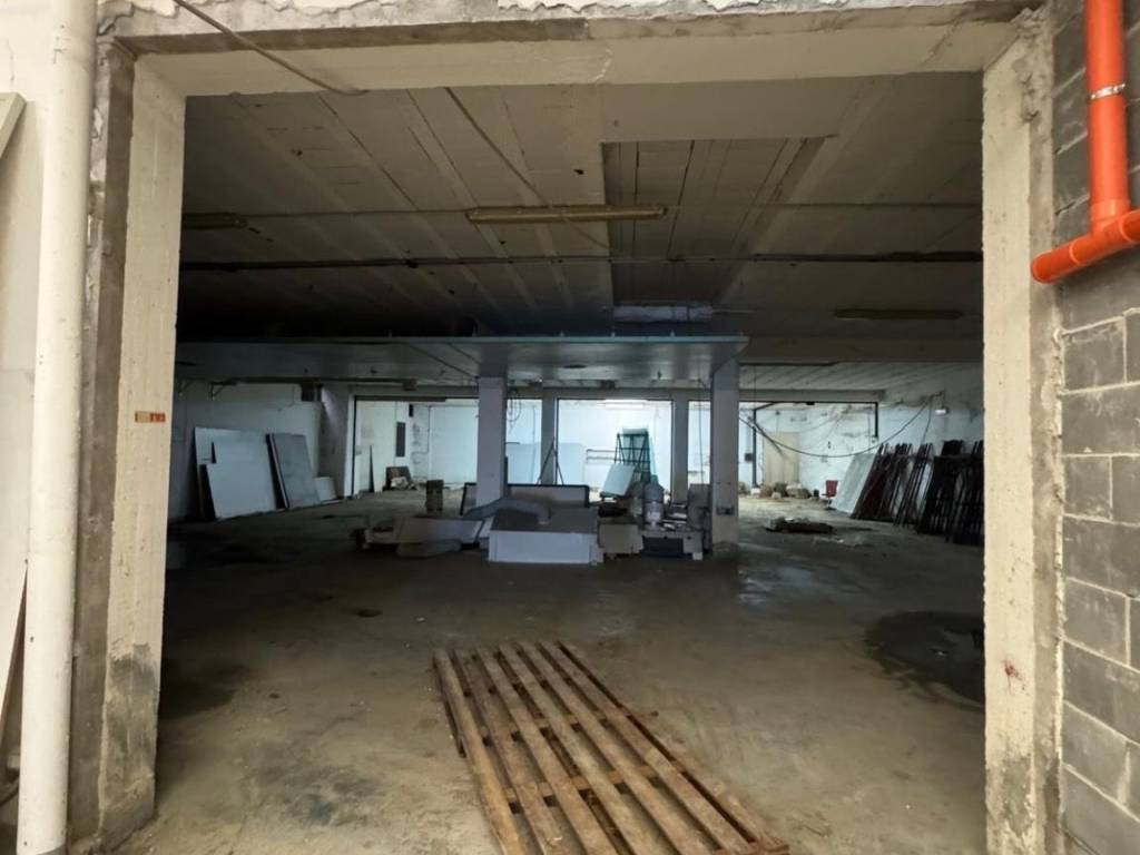 locale commerciale in vendita a Cairo Montenotte