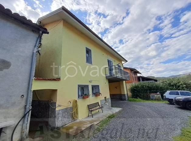 casa indipendente in vendita a Cairo Montenotte in zona Carretto