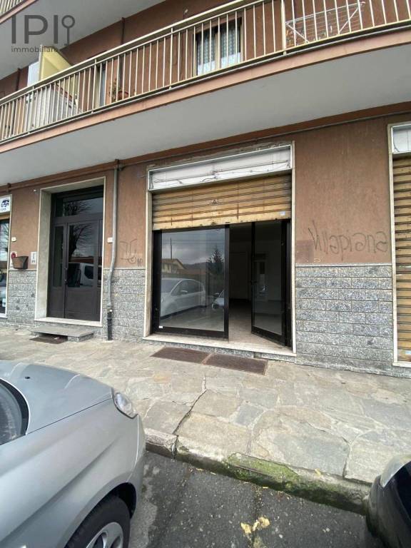 locale commerciale in vendita a Cairo Montenotte