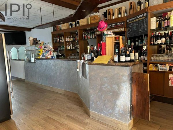 negozio in vendita a Cairo Montenotte