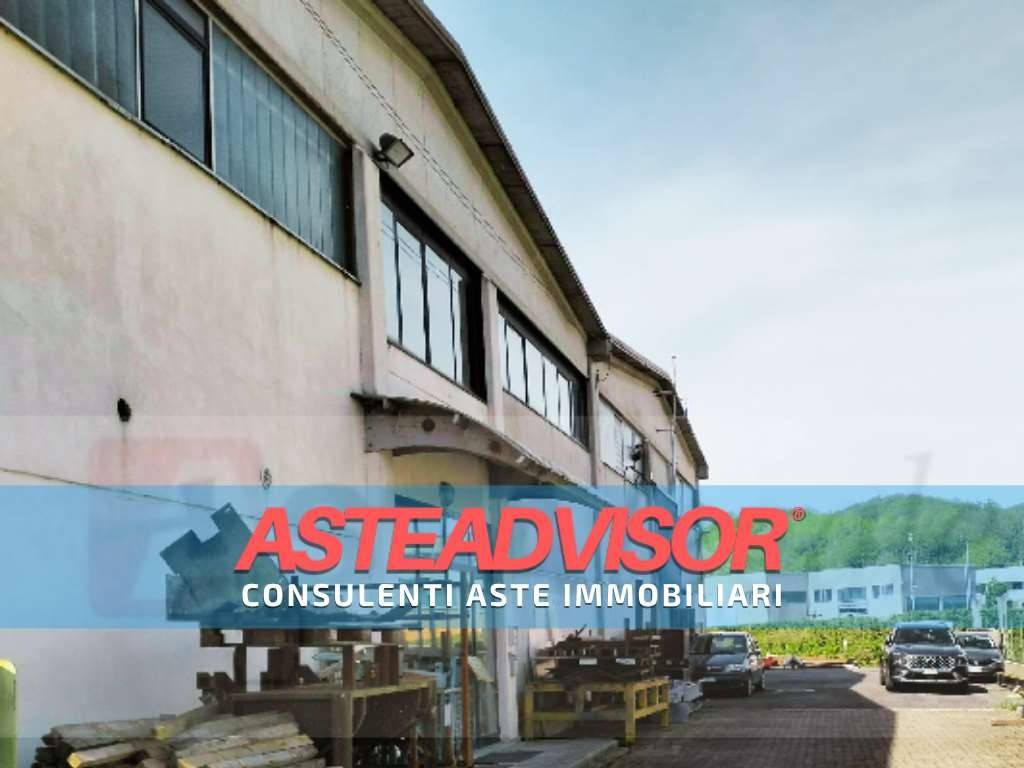 locale commerciale in vendita a Cairo Montenotte