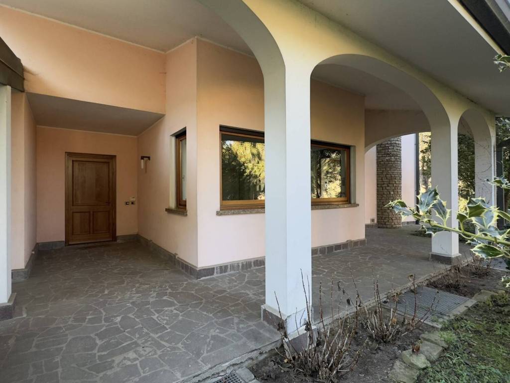 casa indipendente in vendita a Cairo Montenotte in zona Ville
