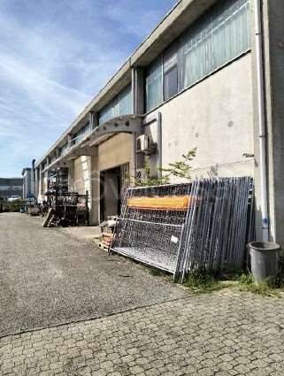 locale commerciale in vendita a Cairo Montenotte