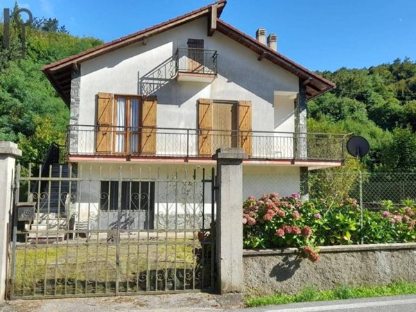 casa indipendente in vendita a Cairo Montenotte in zona Montenotte Superiore