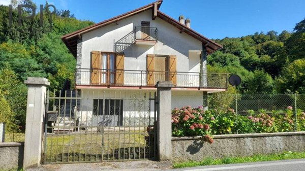 casa indipendente in vendita a Cairo Montenotte in zona Montenotte Superiore
