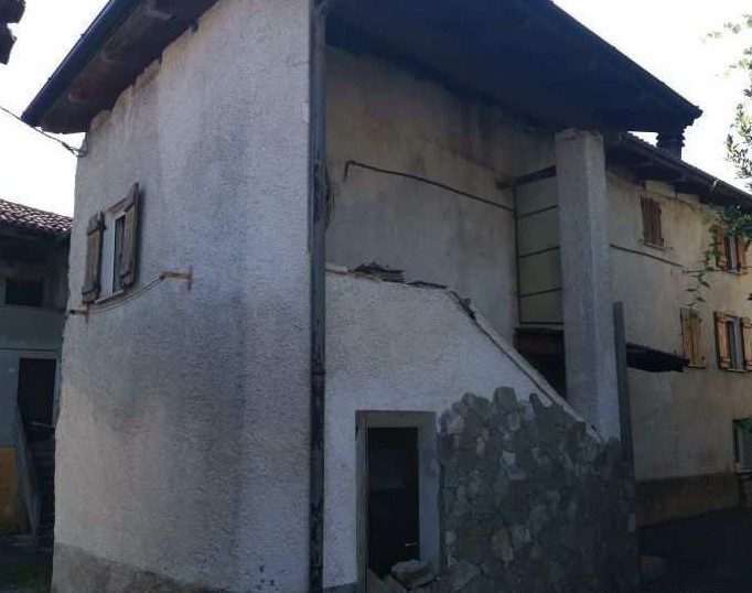 casa indipendente in vendita a Cairo Montenotte in zona Carnovale