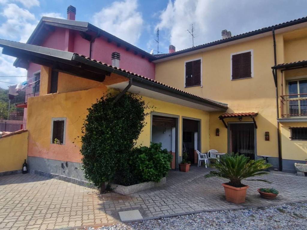 casa indipendente in vendita a Cairo Montenotte