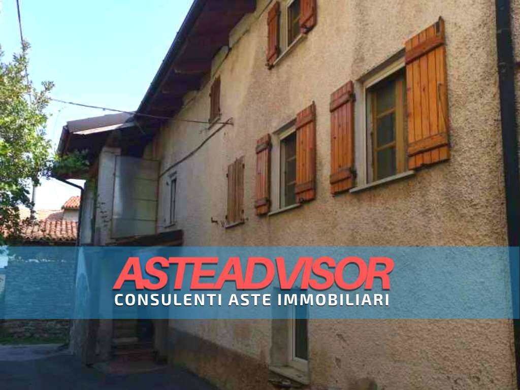 casa indipendente in vendita a Cairo Montenotte in zona Carnovale
