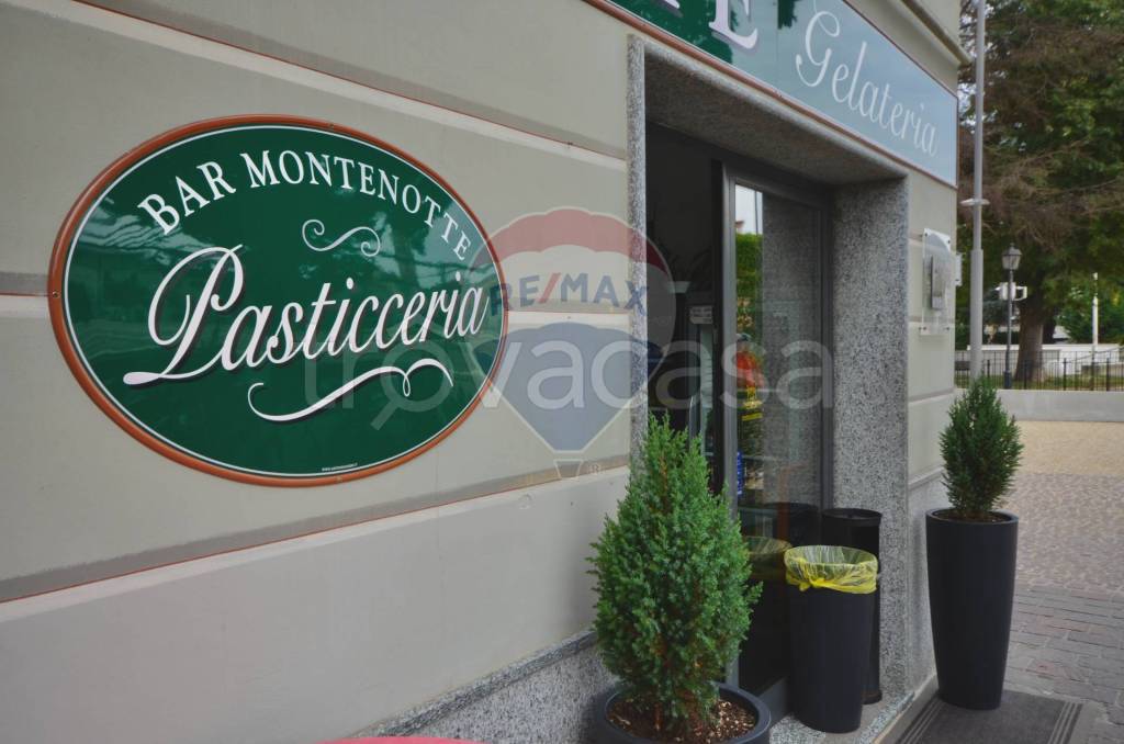 negozio in vendita a Cairo Montenotte