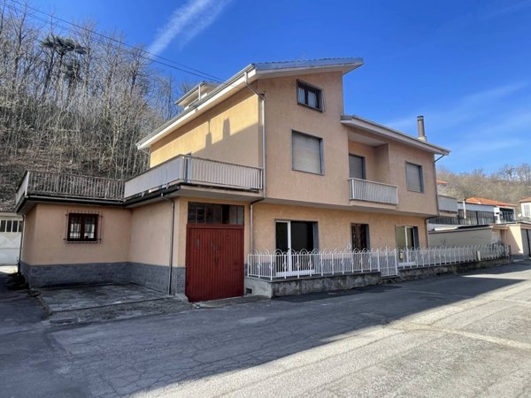 casa indipendente in vendita a Cairo Montenotte