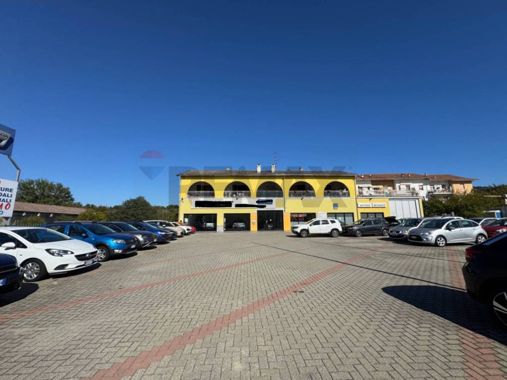 negozio in vendita a Cairo Montenotte