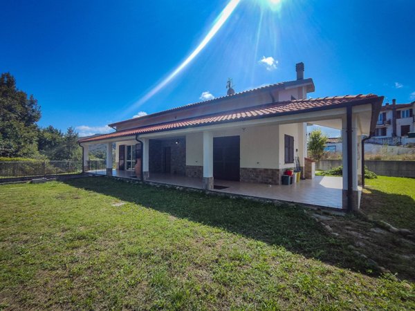 casa indipendente in vendita a Cairo Montenotte in zona Carnovale
