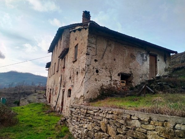 casa indipendente in vendita a Cairo Montenotte
