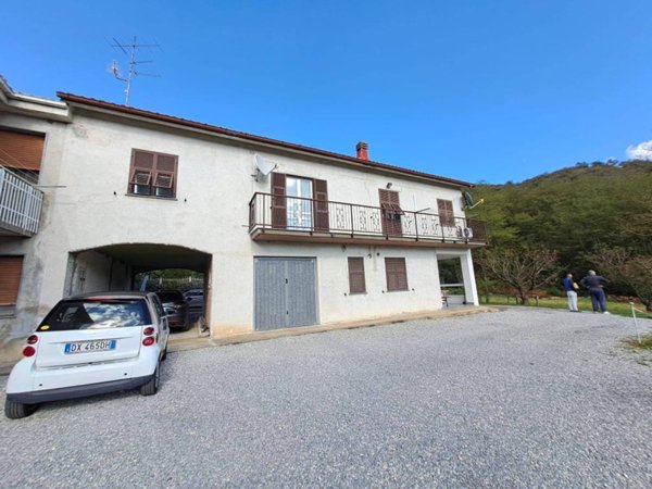 casa indipendente in vendita a Cairo Montenotte in zona Bragno