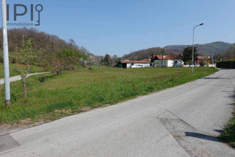 negozio in vendita a Cairo Montenotte in zona Bragno