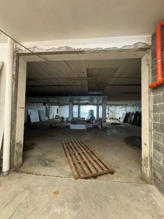 locale commerciale in vendita a Cairo Montenotte