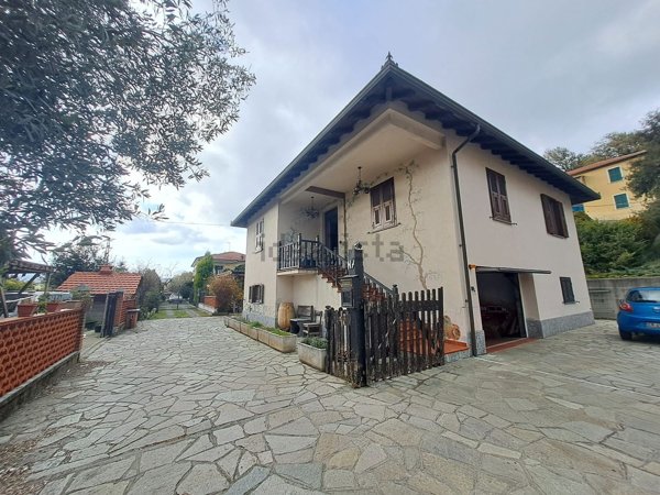 casa indipendente in vendita a Cairo Montenotte