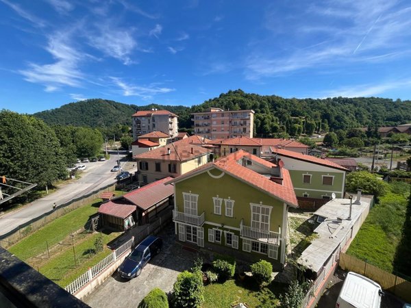 appartamento in vendita a Cairo Montenotte in zona Ferrania