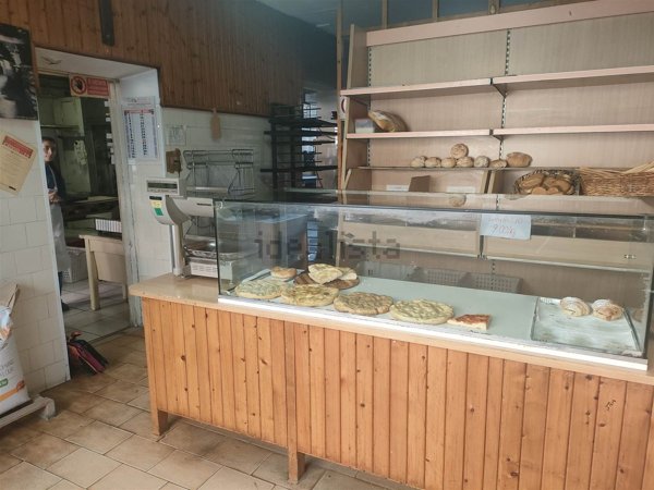 locale commerciale in vendita a Cairo Montenotte