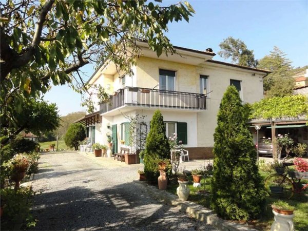 casa indipendente in vendita a Cairo Montenotte in zona Bragno