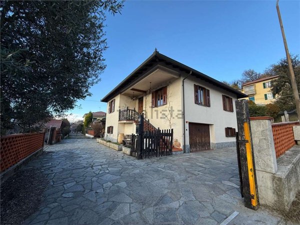 casa indipendente in vendita a Cairo Montenotte in zona Bragno