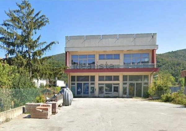 locale commerciale in vendita a Cairo Montenotte