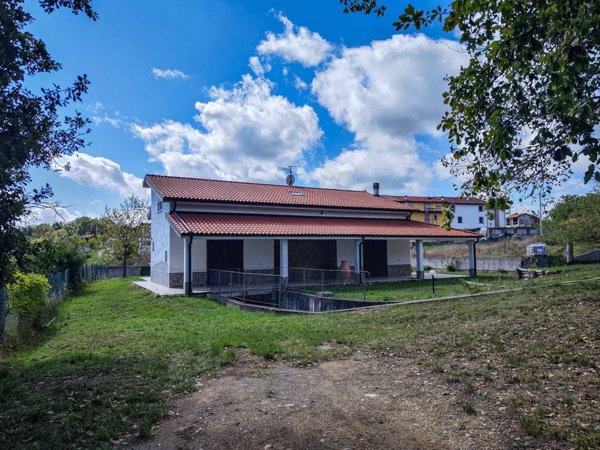 casa indipendente in vendita a Cairo Montenotte in zona Carnovale