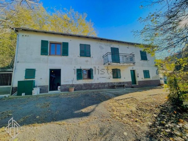 casale in vendita a Cairo Montenotte