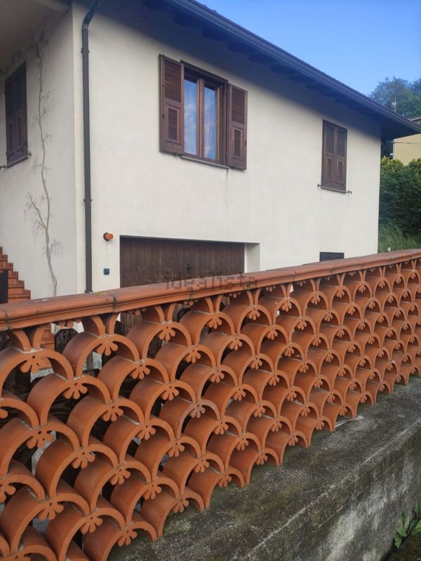 casa indipendente in vendita a Cairo Montenotte in zona Bragno