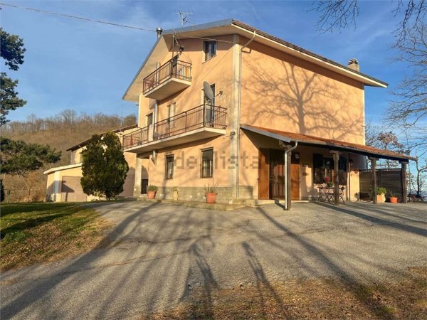 casa indipendente in vendita a Cairo Montenotte