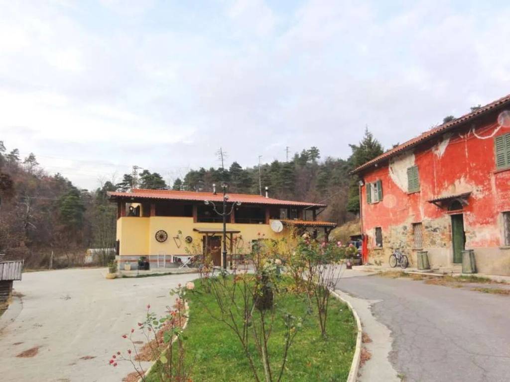 casale in vendita a Cairo Montenotte