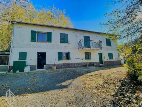 casale in vendita a Cairo Montenotte