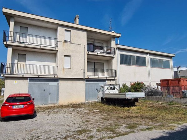 locale commerciale in vendita a Cairo Montenotte