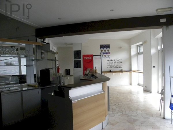 locale commerciale in vendita a Cairo Montenotte