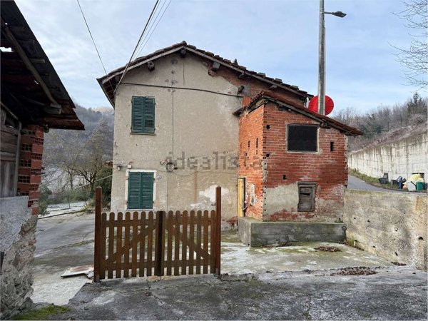 casa indipendente in vendita a Cairo Montenotte