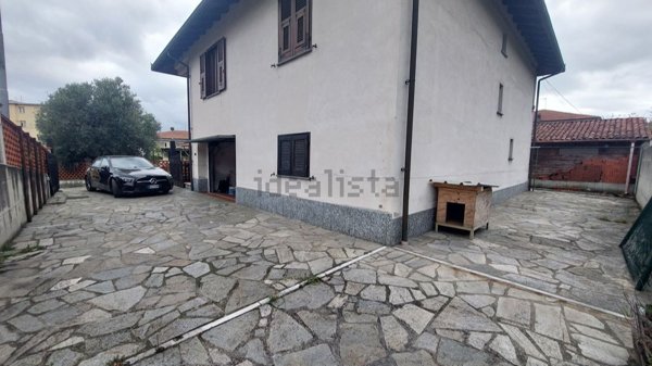 casa indipendente in vendita a Cairo Montenotte in zona Bragno