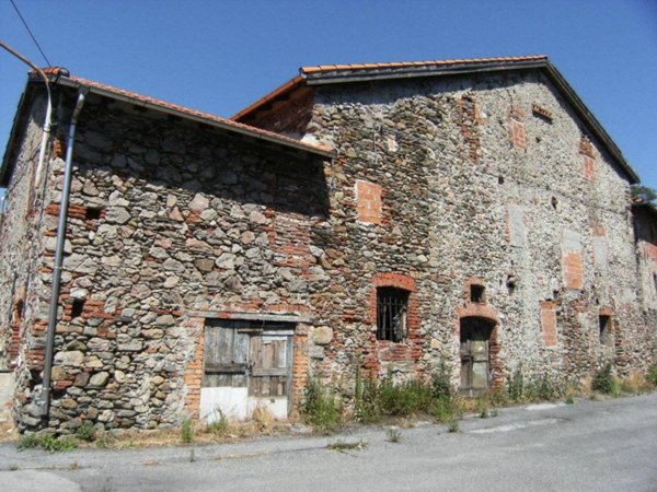 intera palazzina in vendita a Cairo Montenotte in zona Bragno